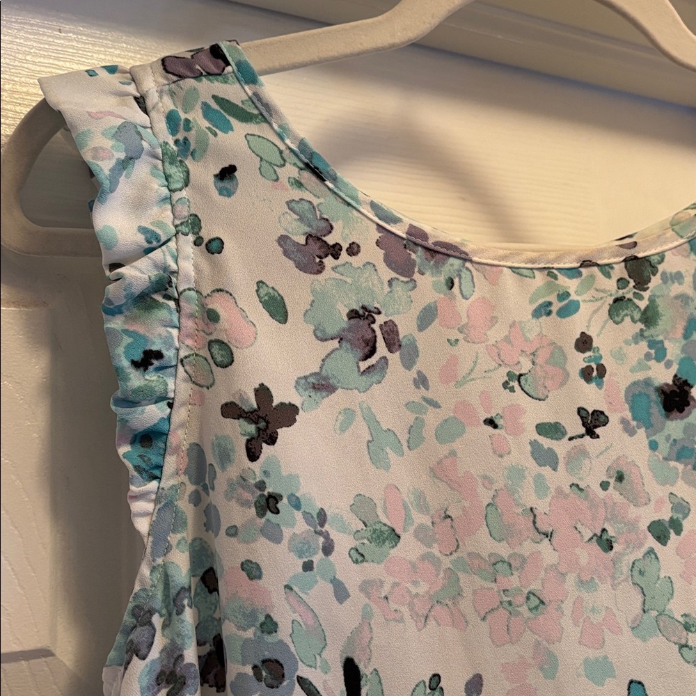 Gently used, LAUREN CONRAD Floral Top 💚🩵 - Picture 4 of 9